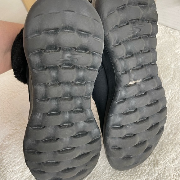 Skechers Black Boots with Fur Lining - Picture 4 of 5